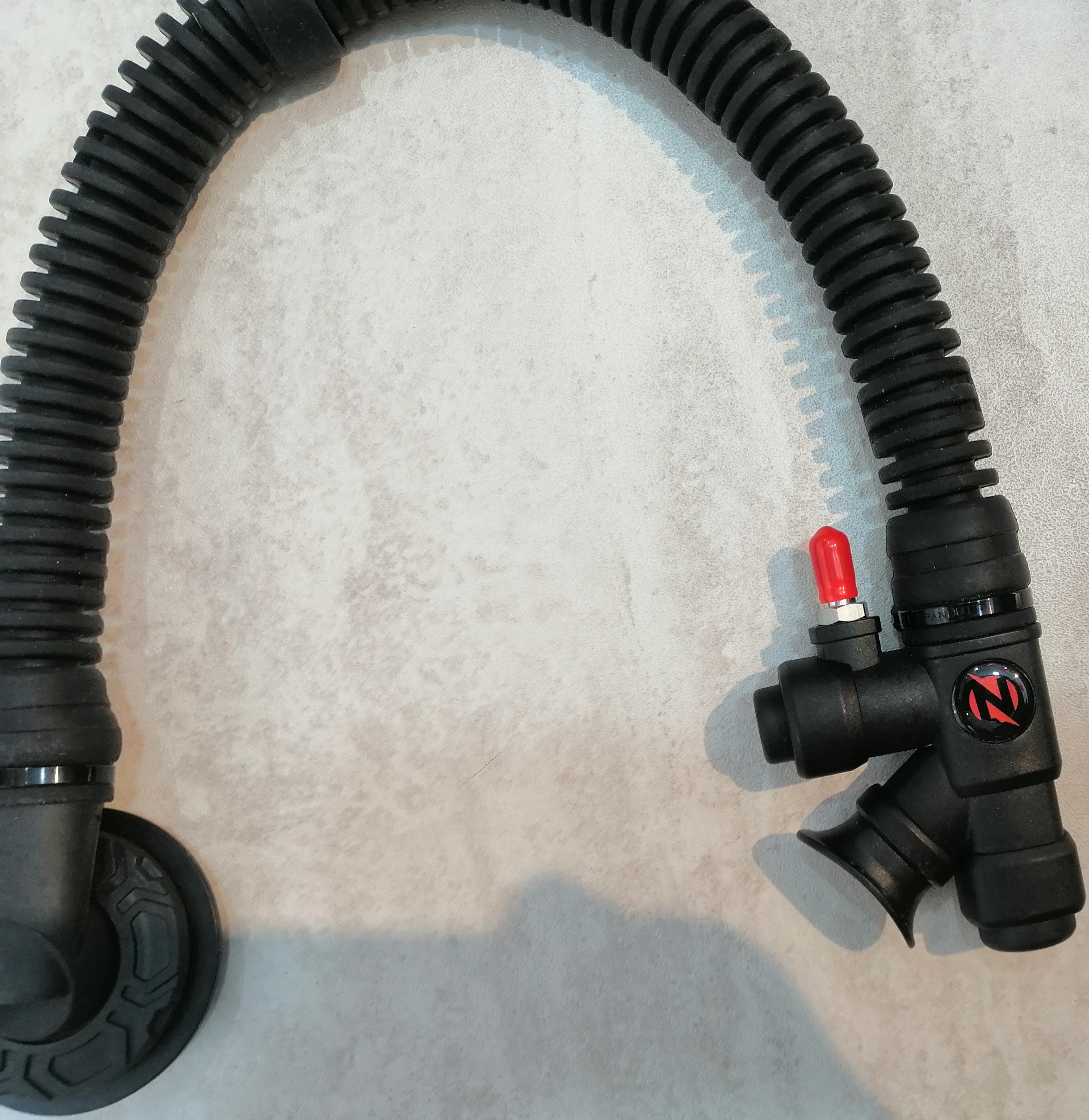 بررسی شیلنگ اینفلیتور BCD غواصی 1